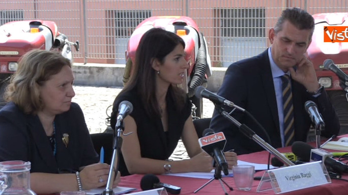 Il pugno di ferro della Raggi contro chi non fa la differenziata