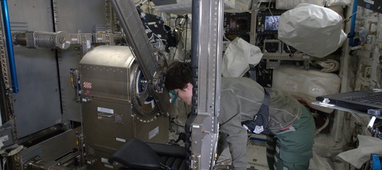 Nello spazio hanno messo Nespoli a fare il lavoro più difficile