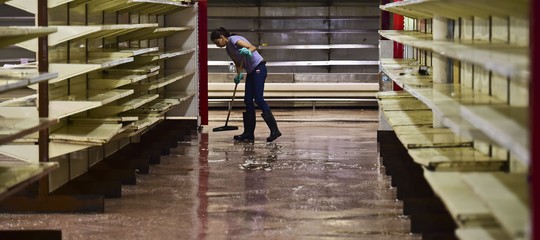 Tutti i numeri del collasso economico venezuelano. Spiegati da un ex ministro