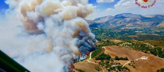 Incendi: appiccavano fuoco, sgominato gruppo volontari Vigili del fuoco