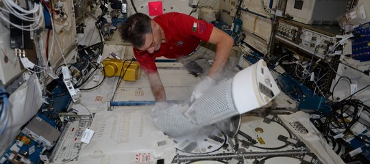 Un buon astronauta deve anche saper montare un freezer