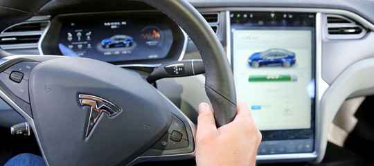 E' italiano il record di percorrenza con una Tesla. E Musk fa i complimenti al team