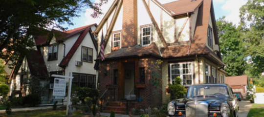 ' Solo' 700 dollari per una notte da Trump , su Airbnb la casa d'infanzia del presidente Usa