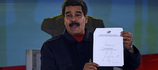 Nicolas Maduro non si piega e non si spezza, lo dice la sua grafia
