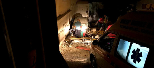 Terremoto a Ischia, 2 morti e 39 feriti. Senza più una casa 2600 persone