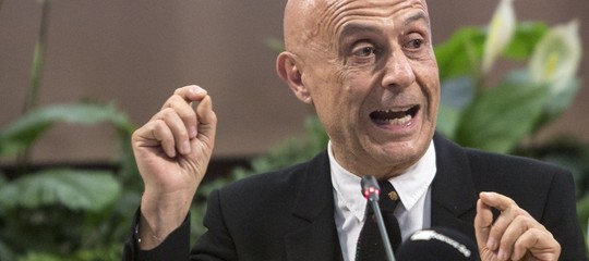 Stop a nuovi sgomberi senza case pronte