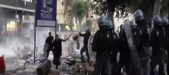 Persone sgomberate nelle case requisite alla criminalità. La nuova idea di Minniti