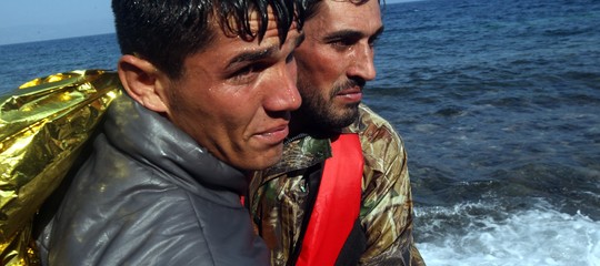 Così gli scafisti usavano Facebook per reclutare migranti da portare in Italia