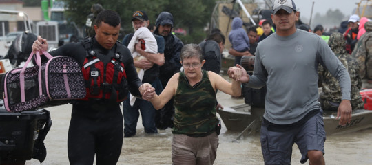 Harvey: a Houston imposto coprifuoco contro sciacallaggi