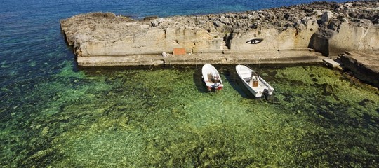 Cadavere di un'anziana scoperto su scogliera costa del Salento