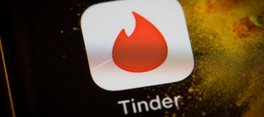 Dopo 5 anni Tinder è riuscita a farsi pagare dagli utenti. Non era scontato