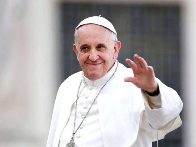 Il Papa in Molise, stadio gremito per la messa