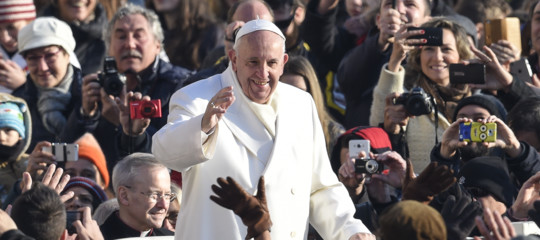 Papa: la Colombia ha bisogno di tutti, basta violenza armata