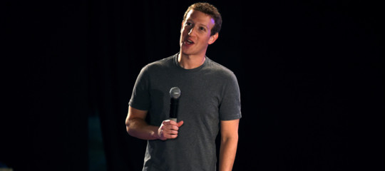 Perché se Facebook scopre solo ora dei post pagati dai russi è giusto insospettirsi