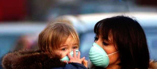 Fumo e smog, cocktail micidiale. Al via la campagna polmoni puliti