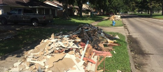 Come si riemerge da un uragano che ti ha appena devastato casa