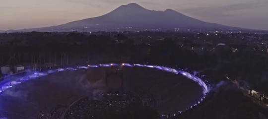 David Gilmour torna a Pompei un anno dopo. Ma solo al cinema