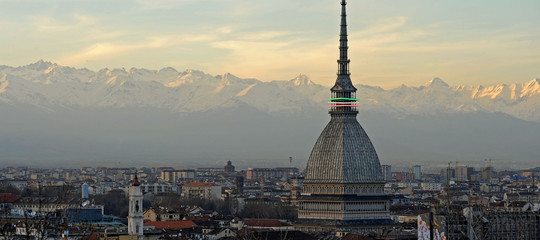 Droga: scoperto quartier generale spacciatori a Torino, 33 arresti