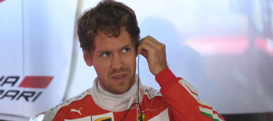 F1: Ferrari in pole con Vettel a Singapore
