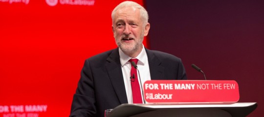 Il nuovo Labour di Jeremy Corbyn farà la guerra ai robot che ci rubano il lavoro