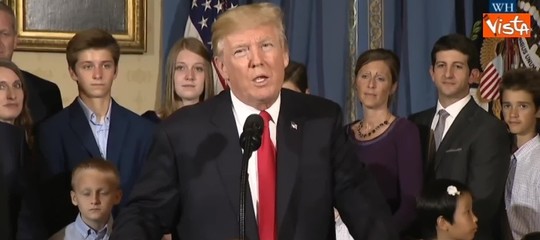 Trump: taglio tasse sarà enorme, finita l’era della resa economica