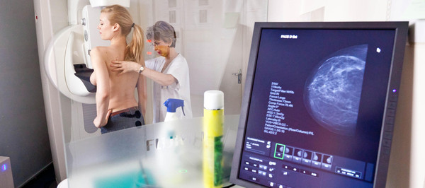 nuova terapia riduce rischio recidive tumore seno