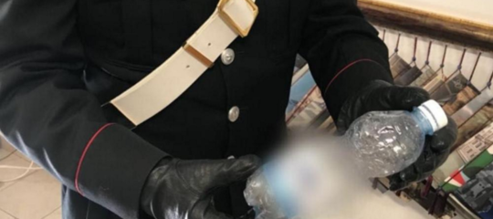 Beve mezzo litro di sambuca in classe, 14enne intossicato