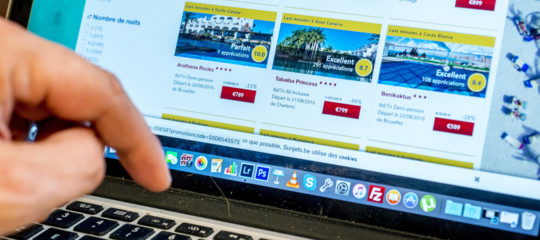 Una recensione su tre sui siti è falsa. Un'indagine francese