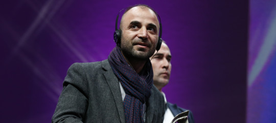 È giusto premiare il fotoreporter che documentò le torture a Mosul e che fu "costretto a partecipare"?