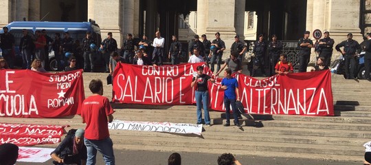 Cosa chiedono gli studenti scesi in piazza contro l'alternanza scuola-lavoro
