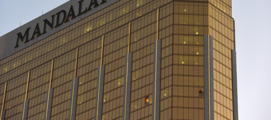 L'incerto destino della stanza d'albergo dove Paddock fece la strage a Las Vegas