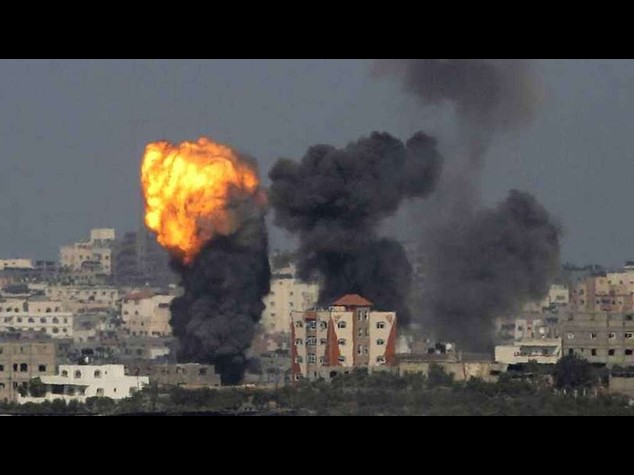 M. O.: pesanti bombardamenti, migliaia in fuga dal Nord di Gaza