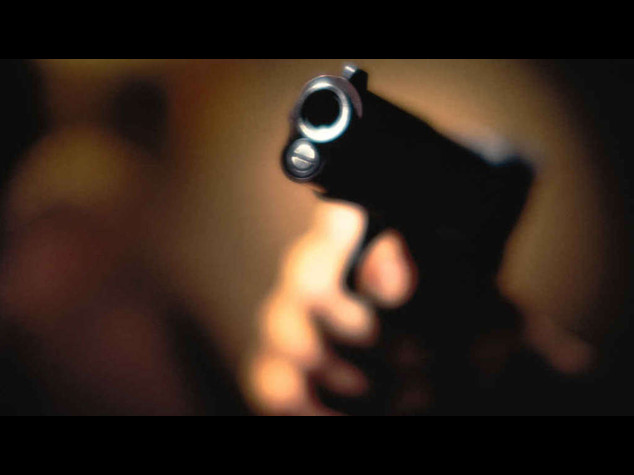 Lo minacciano per essere pagati, imprenditore spara e uccide due operai
