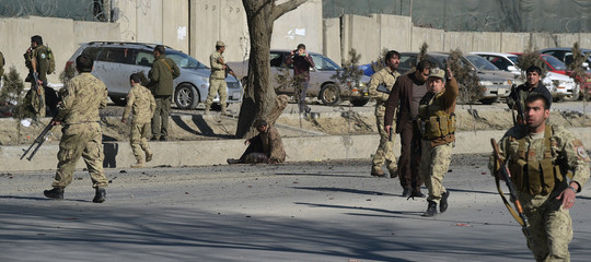 Afghanistan: talebani assaltano compound polizia, 15 morti e 40 feriti