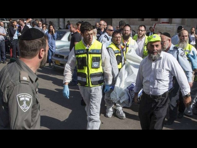 Attentato Gerusalemme, 4 morti Polizia, "killer erano lupi solitari"