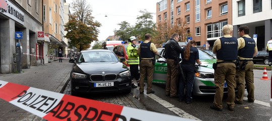 Aggressione Monaco: 4 feriti lievi, preso presunto accoltellatore