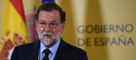 Madrid applica l'articolo 155 per sospendere l'autonomia della Catalogna