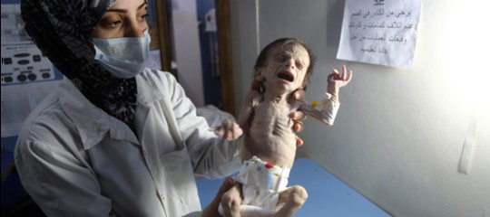 Morire di fame dopo un mese di vita, in Siria