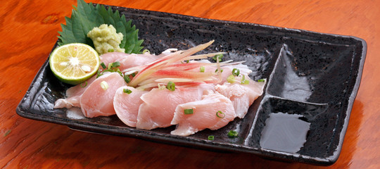 Il sashimi di pollo è di moda ma può essere letale. Uno studio