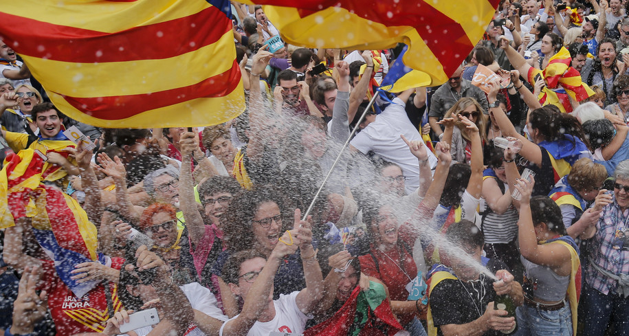 I catalani festeggiano l'indipendenza, le immagini
