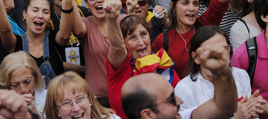 "Lo Stato reagirà", dice Rajoy. Ma la Catalogna lo ignora e lavora alla Repubblica