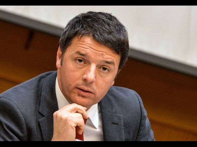 Renzi riunisce i parlamentari Pd, Bersani assente "Basta spot"