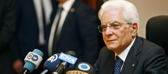 Mattarella, la Costituzione e l'obbligo di firmare le leggi che non hanno vizi