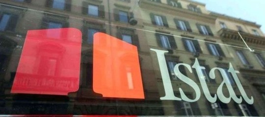 Inflazione frena a ottobre, ma corre il carrello della spesa