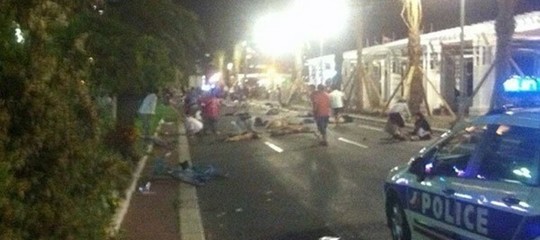 Ancora un attentato terroristico con un furgone, l'arma prediletta dei lupi solitari