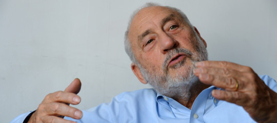 Lasciate stare i robot e tassate Google. Lo dice un premio Nobel