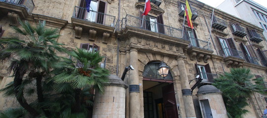 Breve guida al voto in Sicilia, dove l'avversario da sconfiggere è anche l'astensionismo
