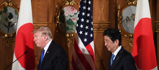Nord Corea: Trump, la pazienza strategica è finita. Abe, "abbatteremo i missili"