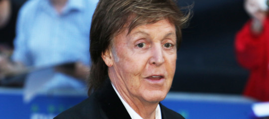 Appello di McCartney: almeno il lunedì non mangiate carne