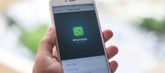 WhatsApp sta per essere bloccato in Indonesia. Per colpa di chi si scambia GIF "oscene"